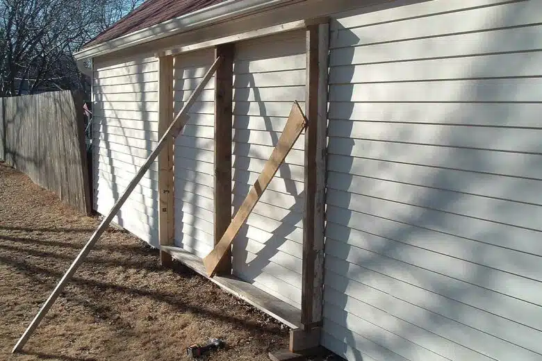 Le cadre en bois pour un chauffage solaire.