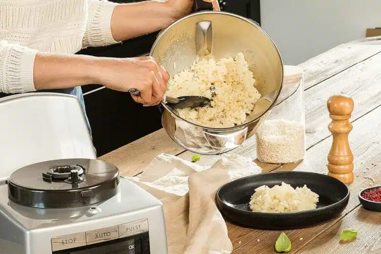 Un risotto préparé avec un robot de cuisine.