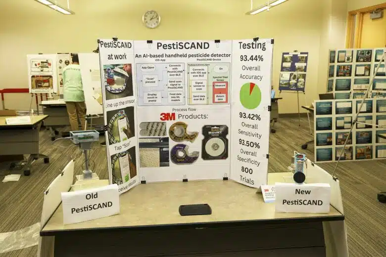 La table de présentation du projet PestiSCAND lors du concours du meilleur jeune scientifique.