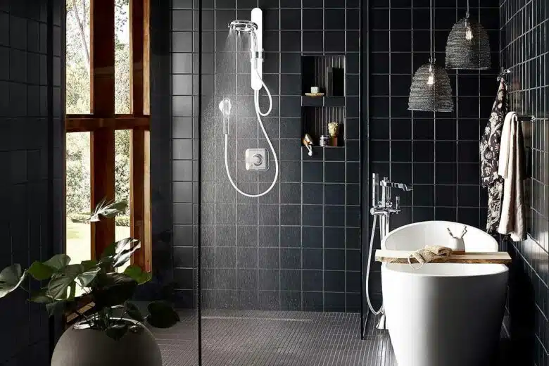 Une salle de bain équipée d'une douche avec le Nebia.