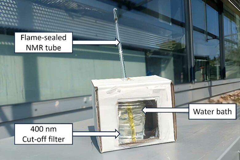 Système expérimental d'irradiation solaire d'une solution spécifique pour le stockage d'énergie.