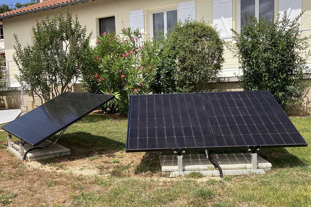 Des panneaux équipés d'un suiveur solaire.