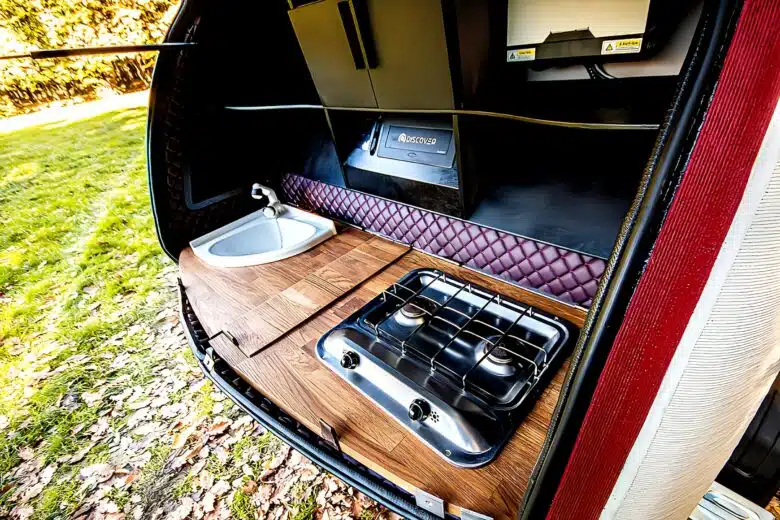 Le petit coin cuisine de cette mini caravane.