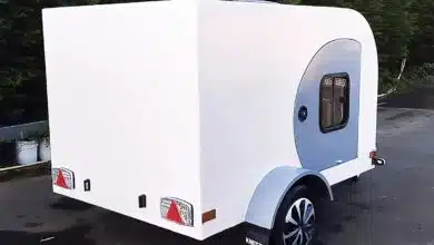 Une mini caravane qui porte le nom de Micro.