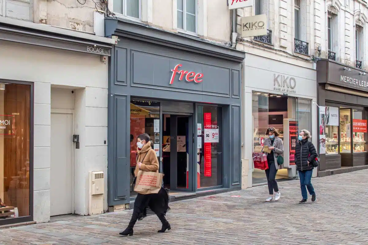 La devanture d'une boutique Free.