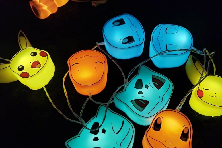 Ajoutez une touche Pokémon à votre déco avec la guirlande lumineuse.