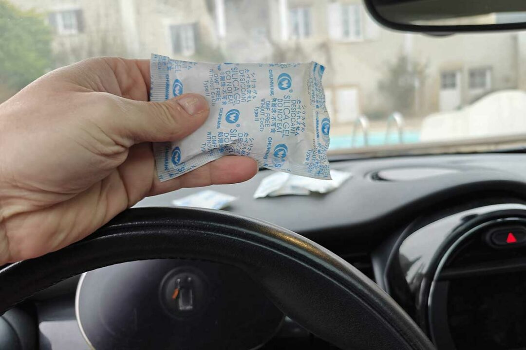 Comment fabriquer un déshumidificateur maison pour la voiture avec des sachets de silice ?