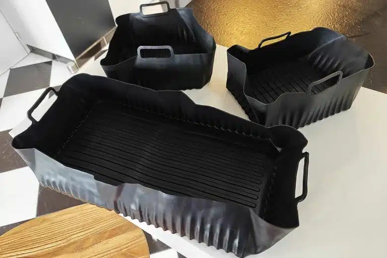 Des moules en silicone pour friteuse à air.