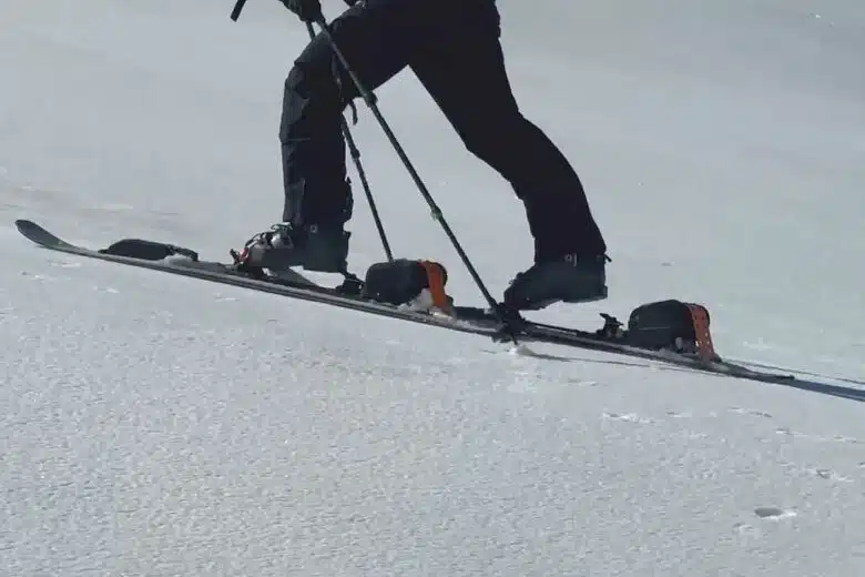 Des skis assistés électriquement.