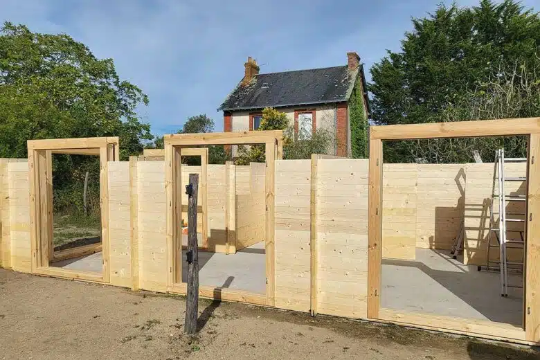 Un chantier de construction maison bois.