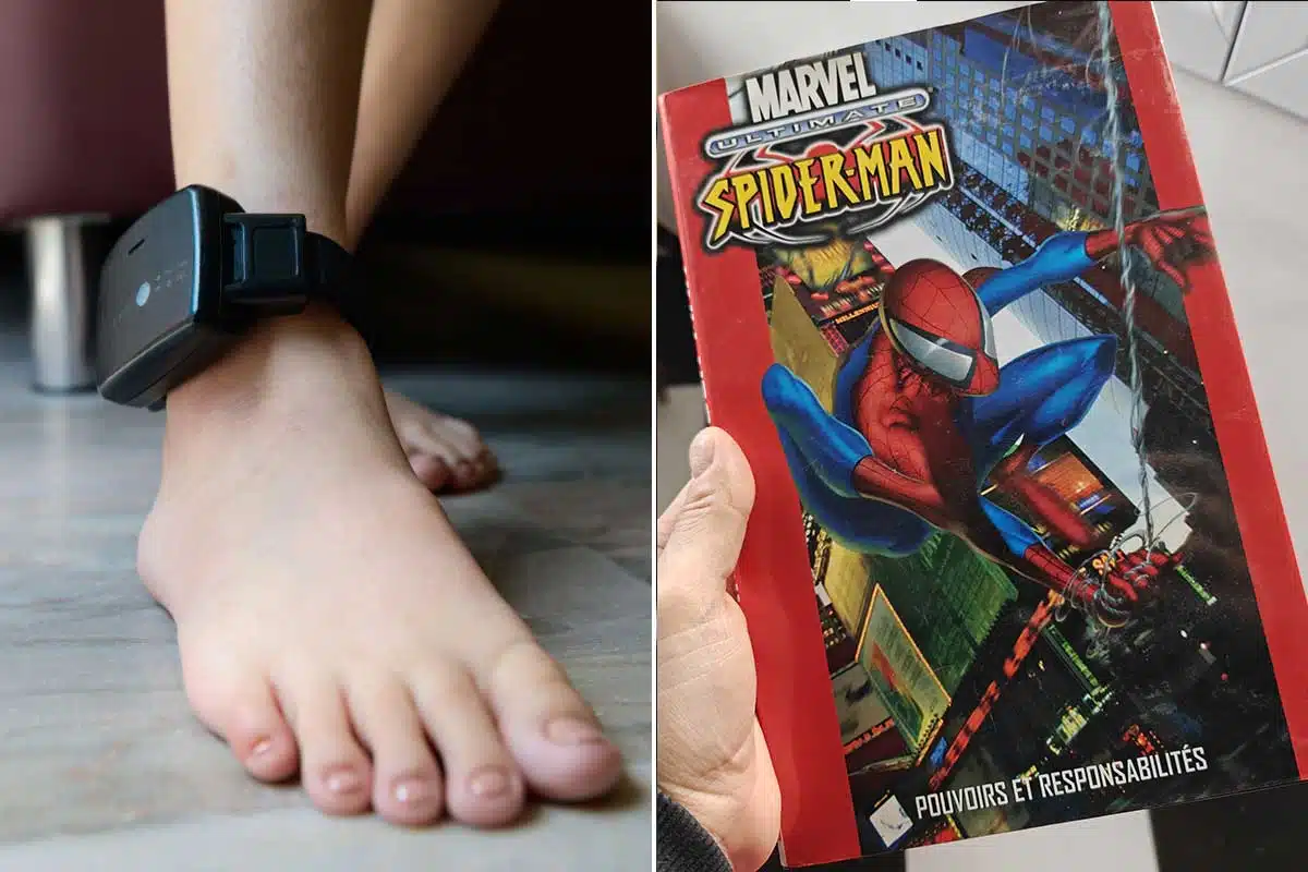 Un bracelet électronique et une bande dessinée de Spider-Man.