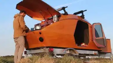 Le coin cuisine à l'arrière de la caravane.