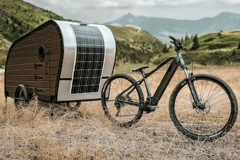 Une mini-caravane pour vélo.