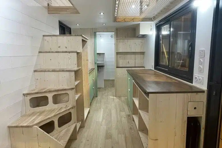 L'intérieur de la tiny house.