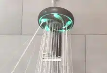 Un pommeau de douche pour réaliser des économies d'eau.