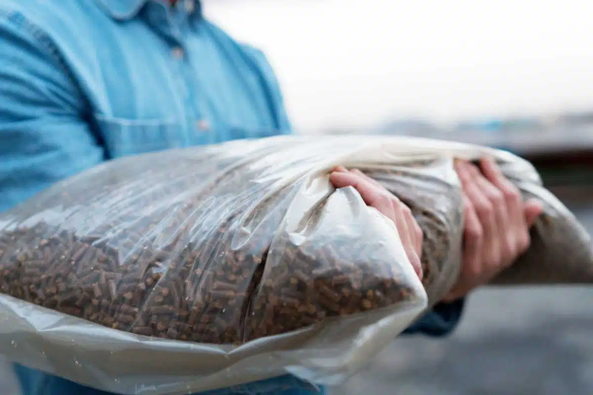 Comment porter facilement un sac de pellets ?