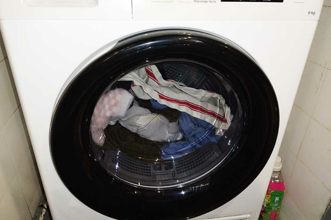 Un sèche-linge lors d'un cycle.