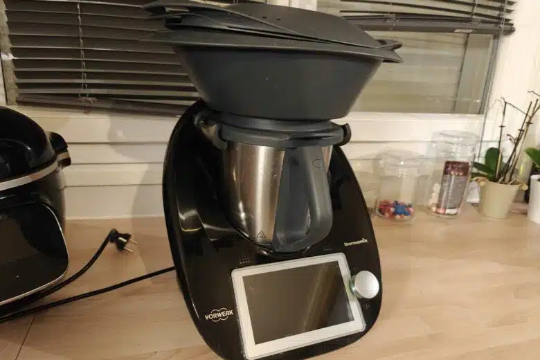 Un Thermomix dans une cuisine.