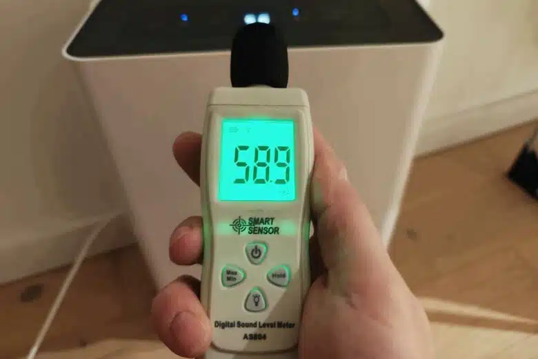 Un niveau sonore inférieur à 60 dB.