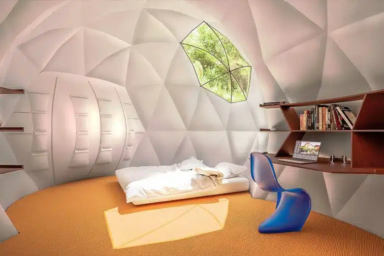 L'intérieur d'une pièce de la Pneumo Planet Earth House.