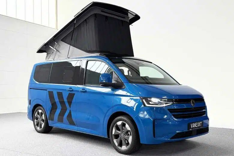 Le Vanexxt Caravelle avec sa tente de toit relevable.