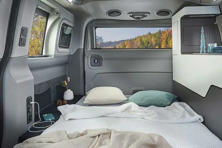 L'espace couchage dans le van.