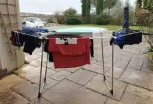 Du linge sèche sur un tancarville.