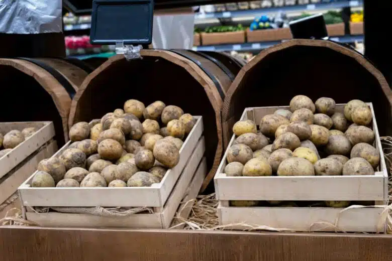 Des cagettes de pommes de terre.