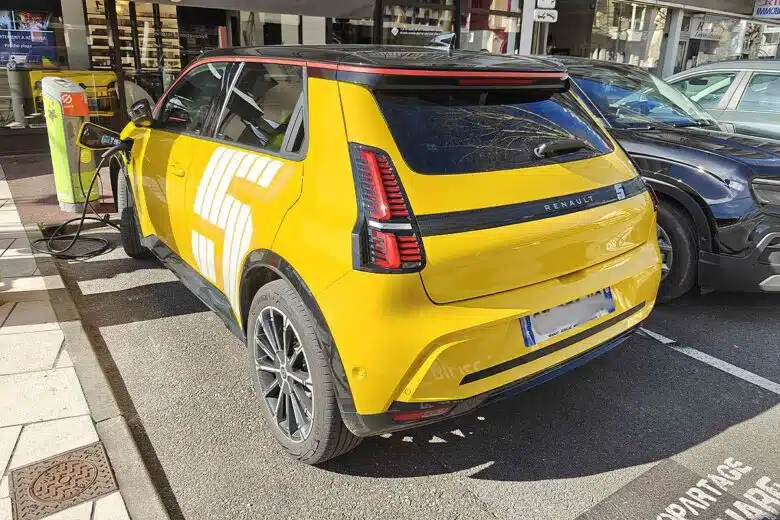 La Renault 5 E-Tech électrique.