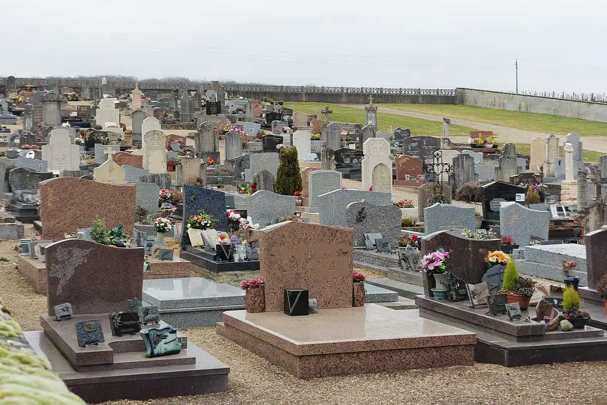 Un cimetière en France.