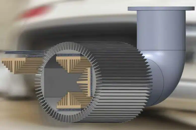 Des chercheurs ont conçu et testé un système de récupération de chaleur perdue, illustré ici, qui se fixe au pot d'échappement d'une voiture et convertit la chaleur des gaz d'échappement en énergie. Les rainures en éventail à l'extérieur du tuyau constituent le côté froid du dissipateur thermique de l'appareil et les composants triangulaires à l'intérieur du tuyau sont des échangeurs de chaleur à ailettes.Crédit photo : ACS Applied Materials & Interfaces 2025, DOI : 10.1021/acsami.4c18023