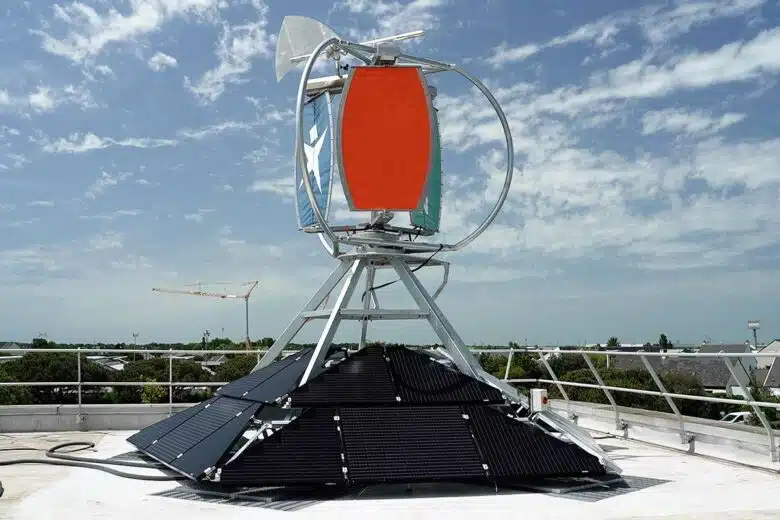 L'éolienne Greenpack de Inergys installée sur un toit.