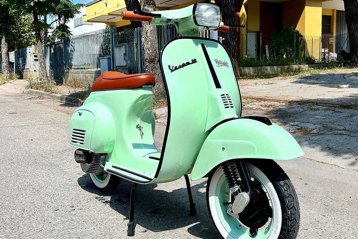 Rétrokit permet d'électrifier votre Vespa.