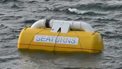 Un flotteur de production d'énergie houlomotrice.