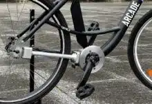 Un vélo doté d'un arbre de transmission à engrenages.