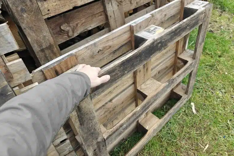 Peut-on brûler du bois de palette dans un poêle à bois, ou une cheminée ? Oui, mais attention.