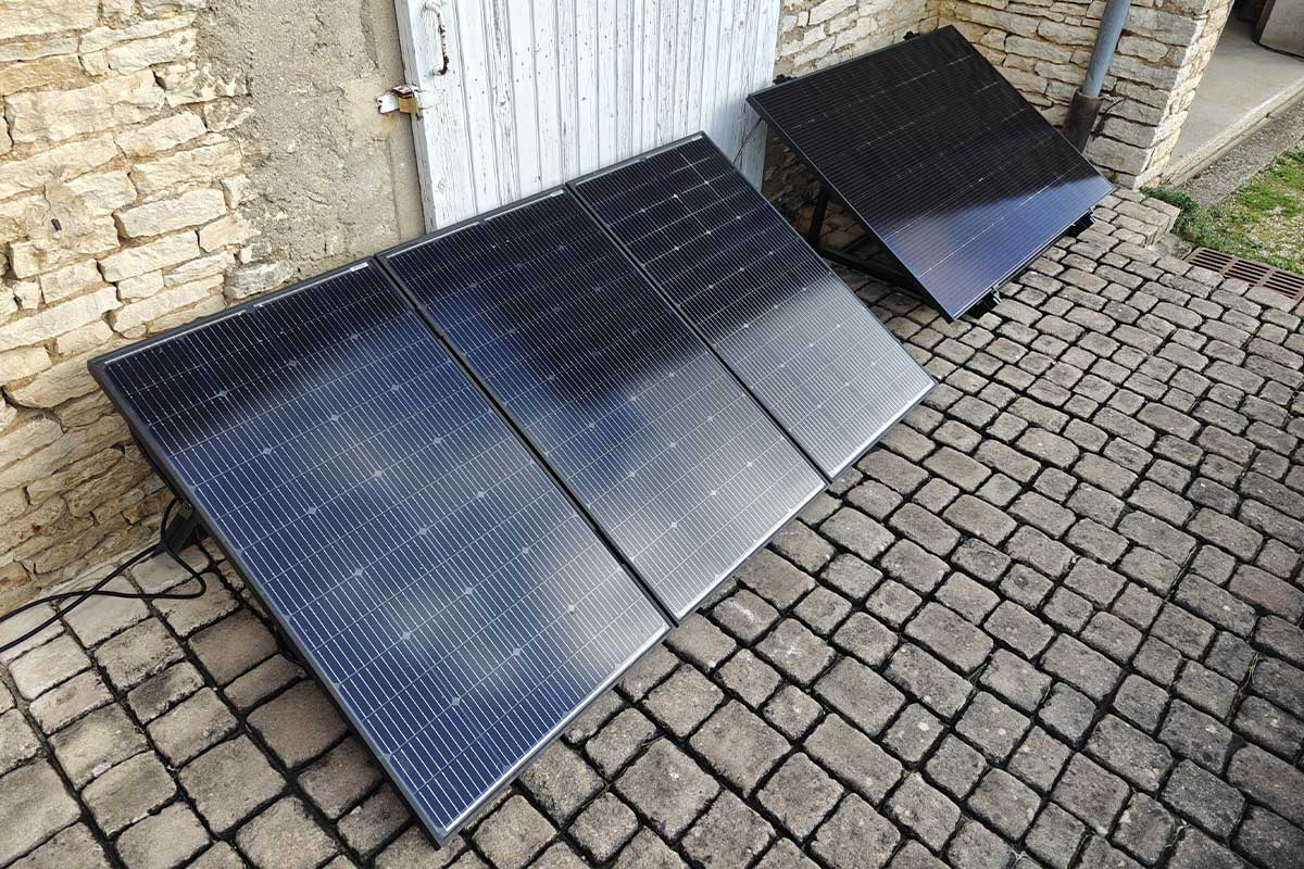 Des panneaux solaire qui produisent de l'énergie.