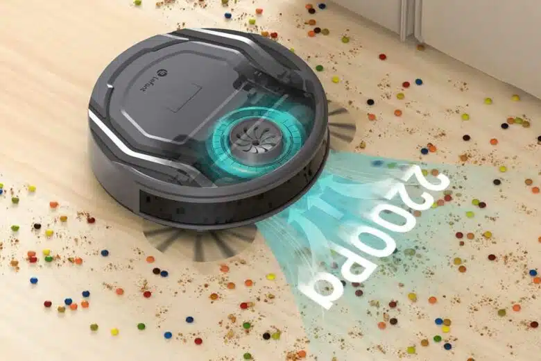 Un aspirateur robot qui nettoie une pièce.