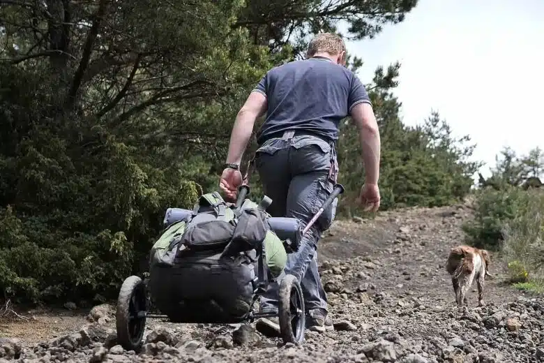 Un chariot pour la randonnée qui vous libère d'un sac à dos.