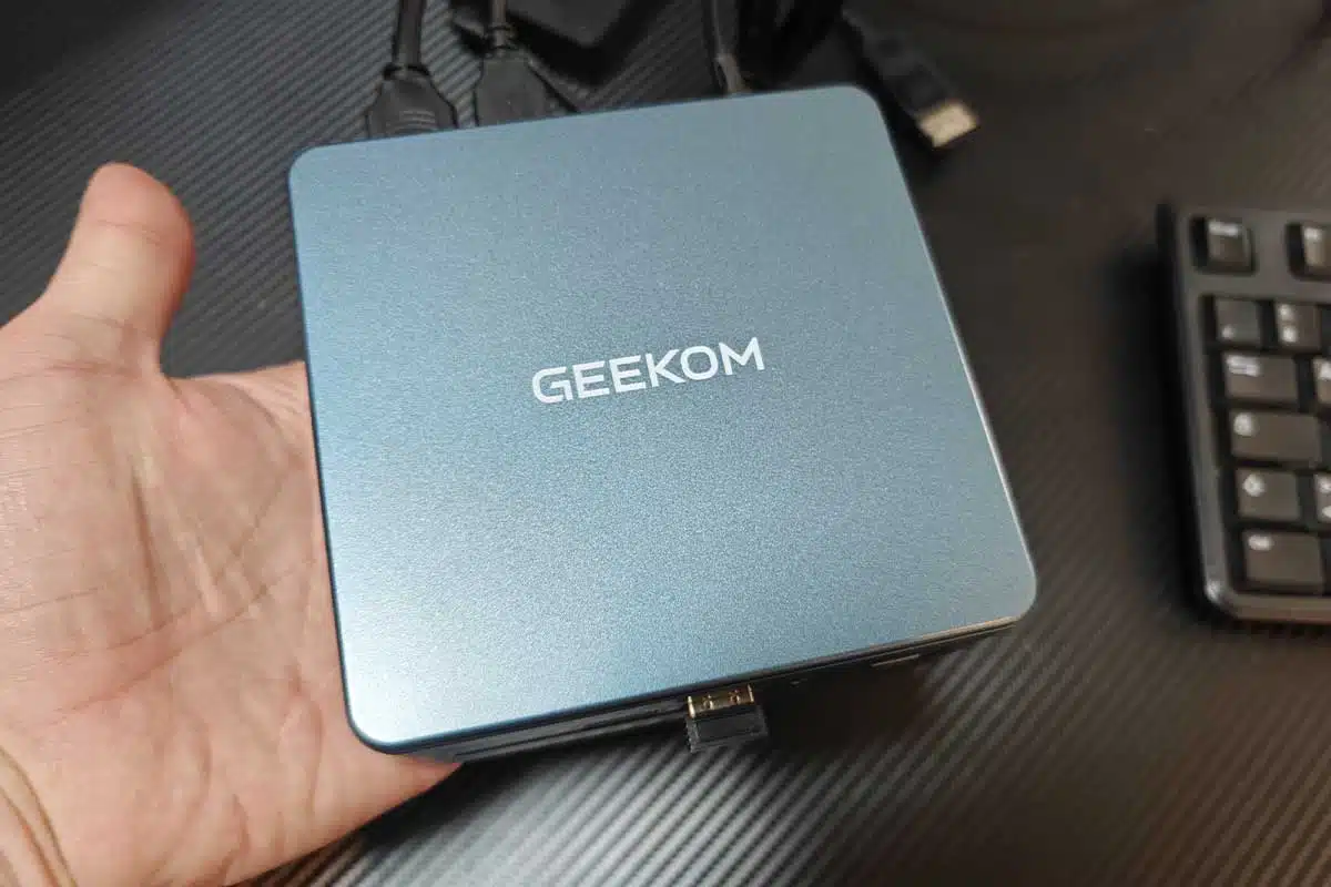 Le mini PC GEEKOM Mini IT13 avec un processeur Intel® Core™ i9-13900HK de 13ᵉ Génération.