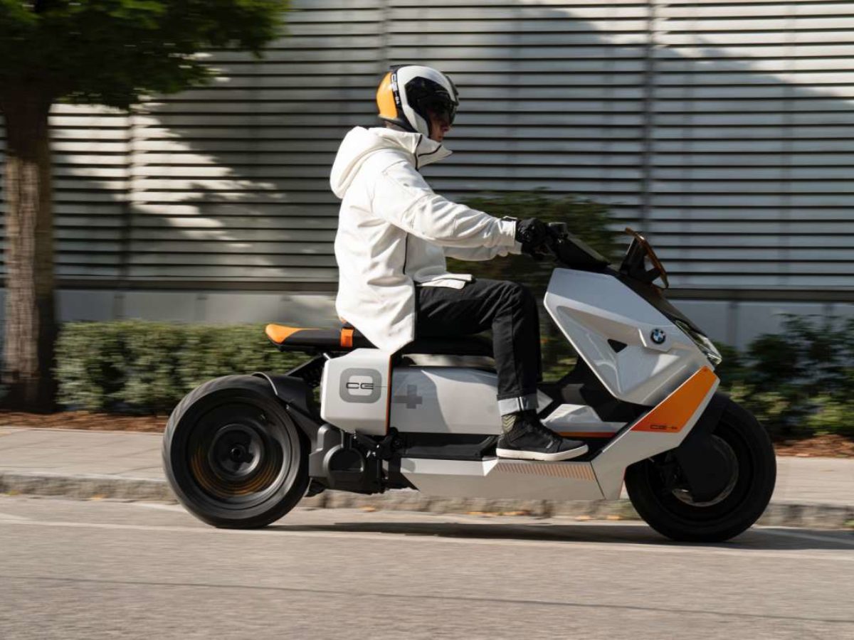 Honda invente la valise qui se transforme en scooter électrique (et vice  versa), la Motocompacto - NeozOne