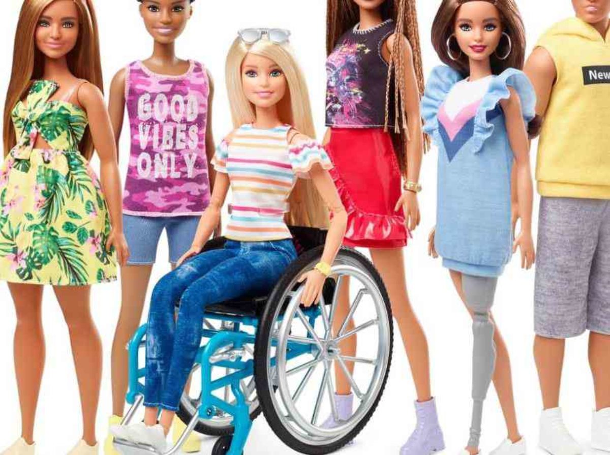 60 ans après sa création la poupée Barbie se met en situation de handicap :  en fauteuil bien sûr !