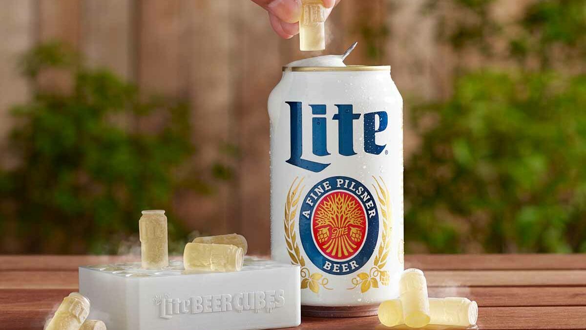 Beer Cubes : Miller Lite invente un bac à glaçons à remplir avec de la  bière pour rafraîchir les cannettes - NeozOne