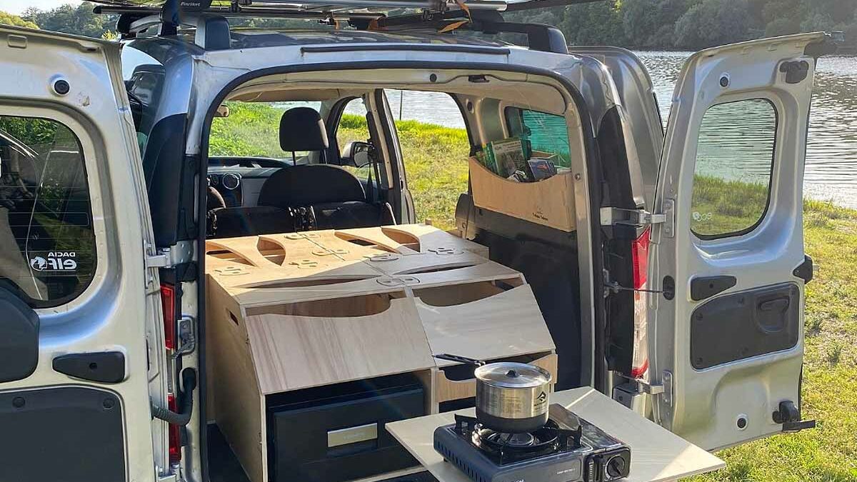 8 kits d'aménagement pour transformer les voitures ou les utilitaires en  camping-car tout confort - NeozOne