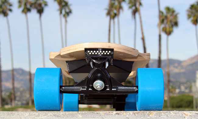 Ungoverned vendetta : l'invention d'un skateboard électrique à